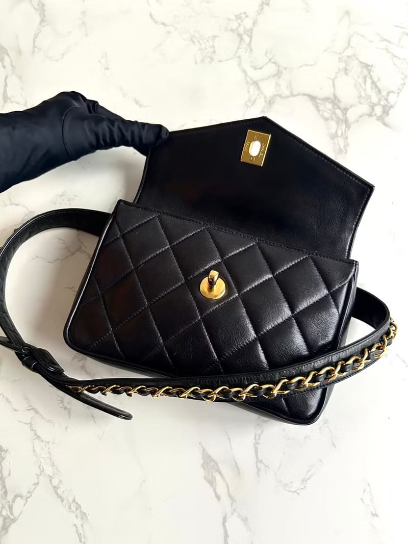 Chanel黑色金扣單肩包/腰帶包//側背包