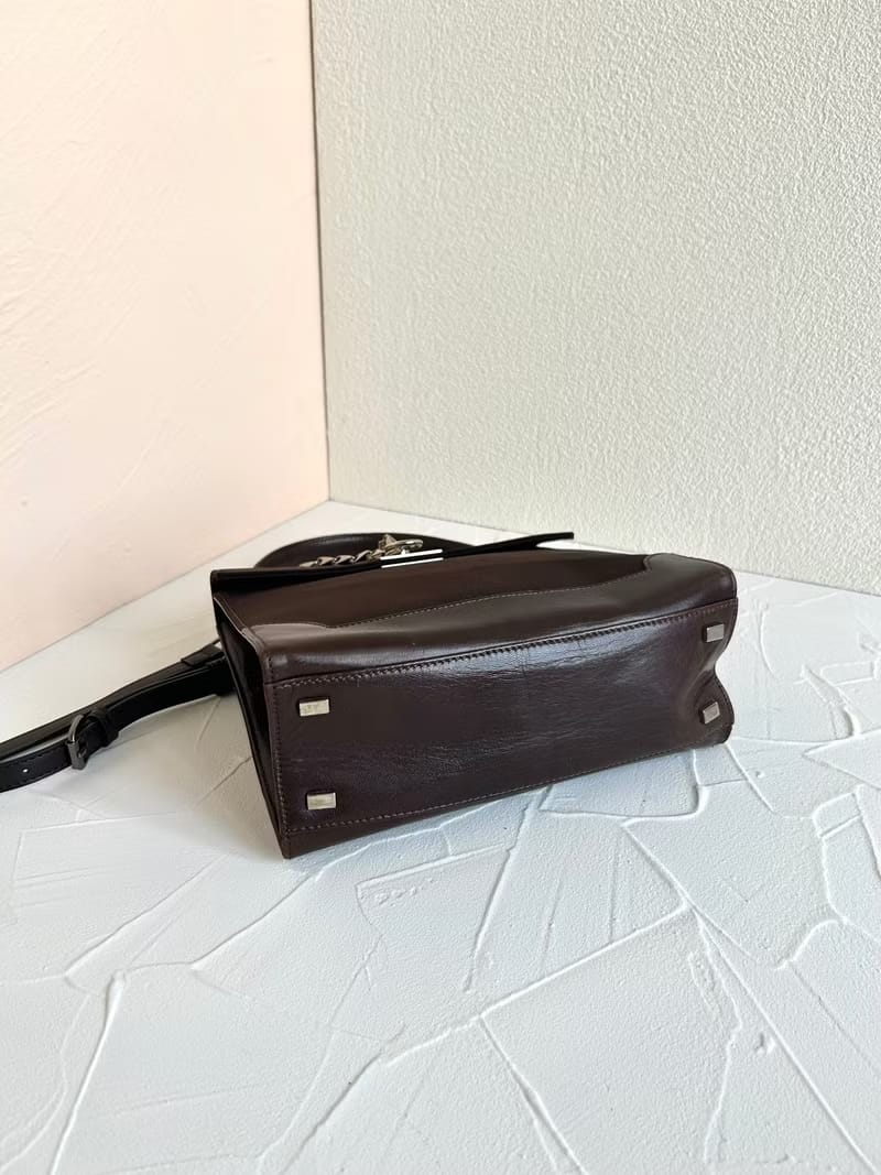 稀有中古二手Celine咖啡色銀吊鏈小凱莉皮革斜背包/側背包/單肩包/手提包