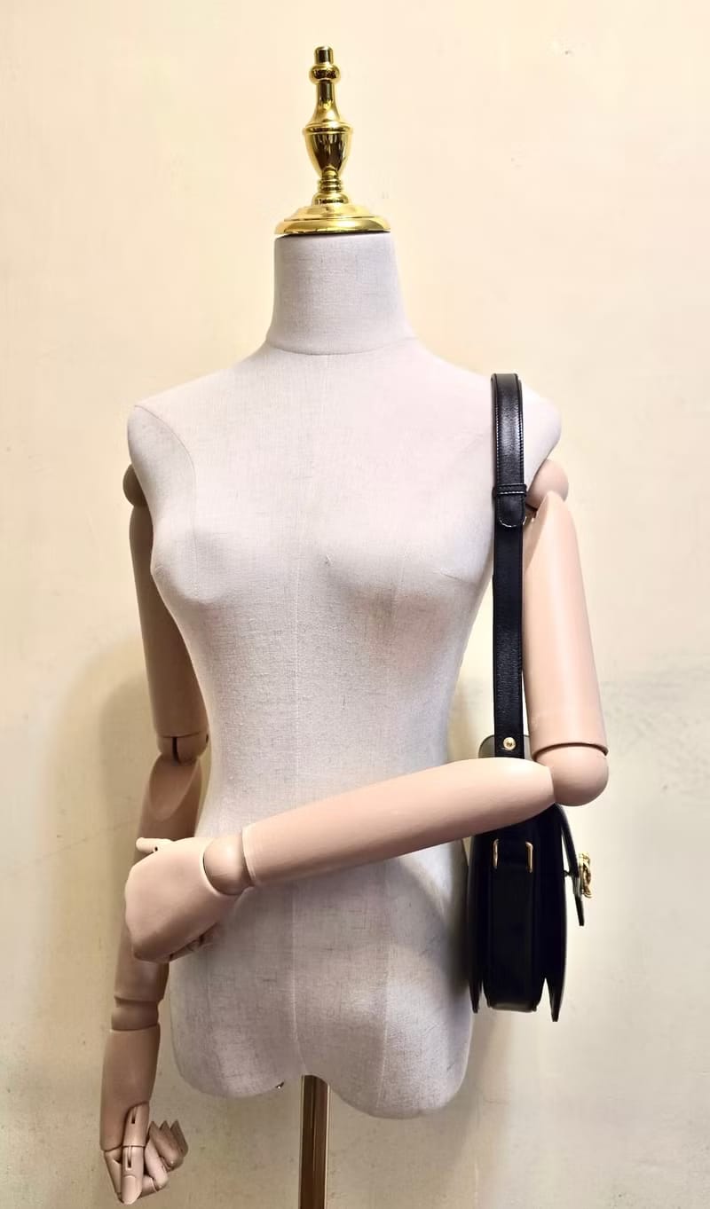 Gucci 雙麻花旋轉扣黑金翻蓋包/斜背包/側背包/單肩包