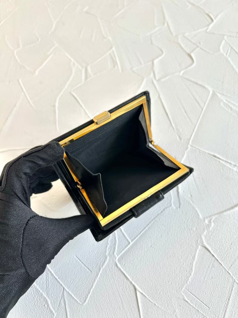 中古二手Chanel黑色小羊皮金扣皮革中短夾銀包