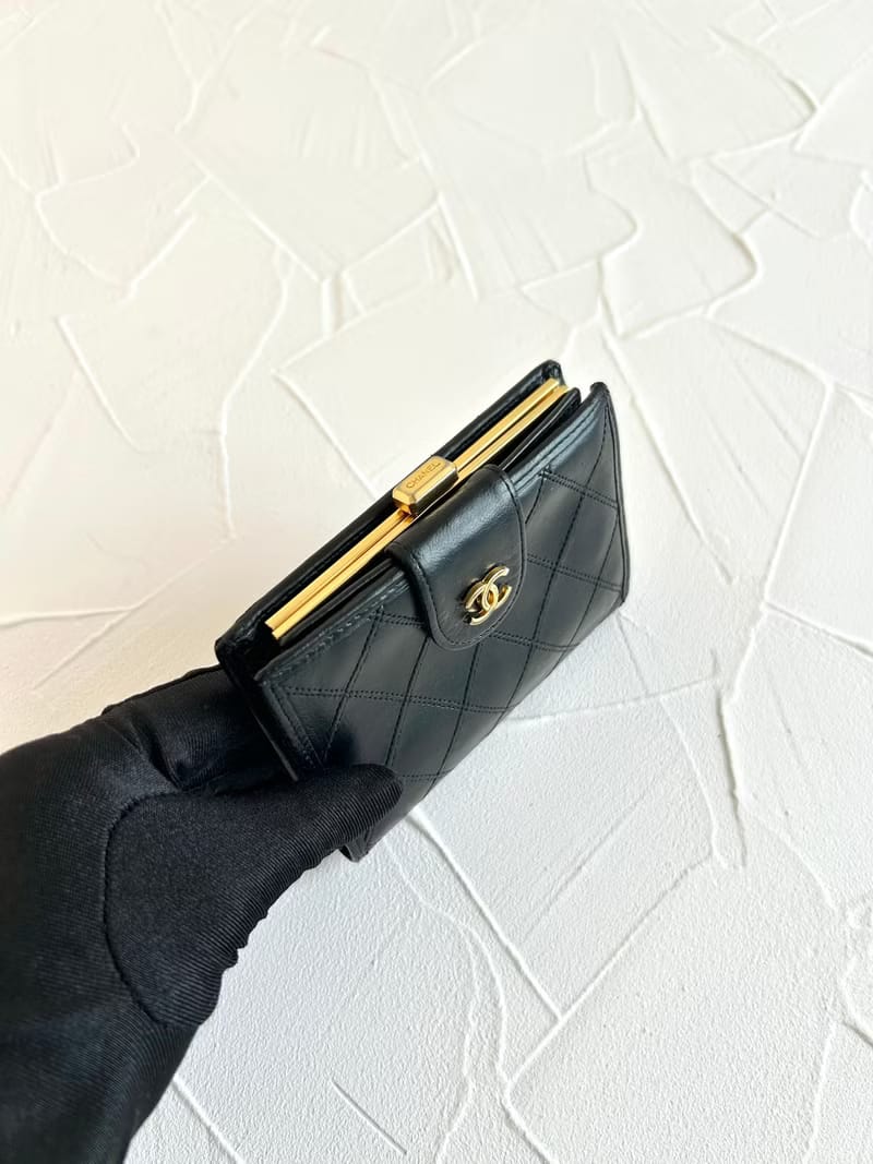 中古二手Chanel黑色小羊皮金扣皮革中短夾銀包
