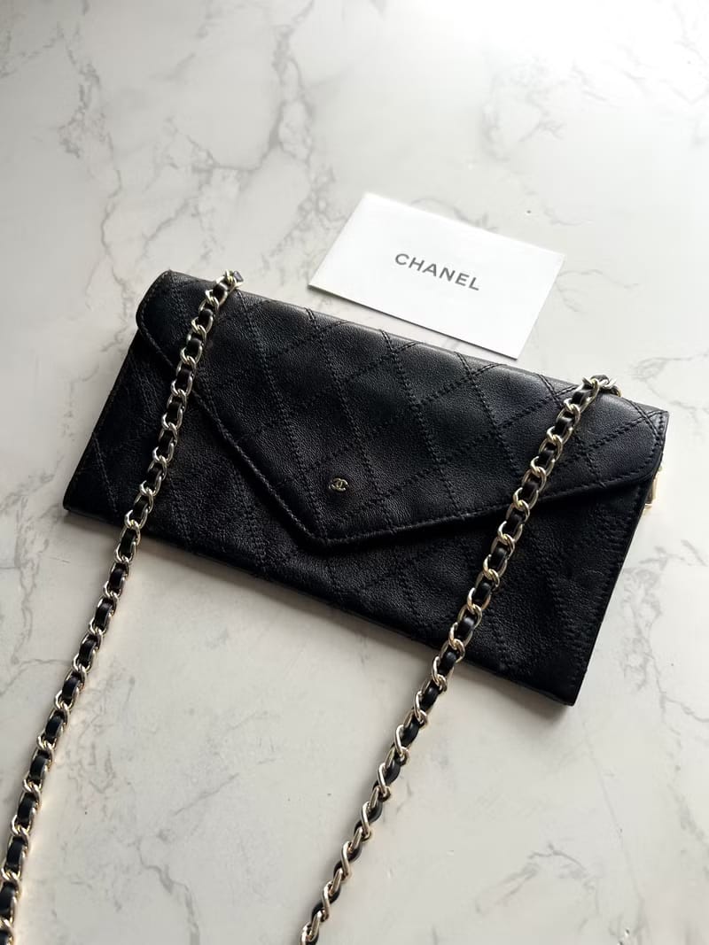 Chanel 黑色信封斜背包/單肩包/側背包