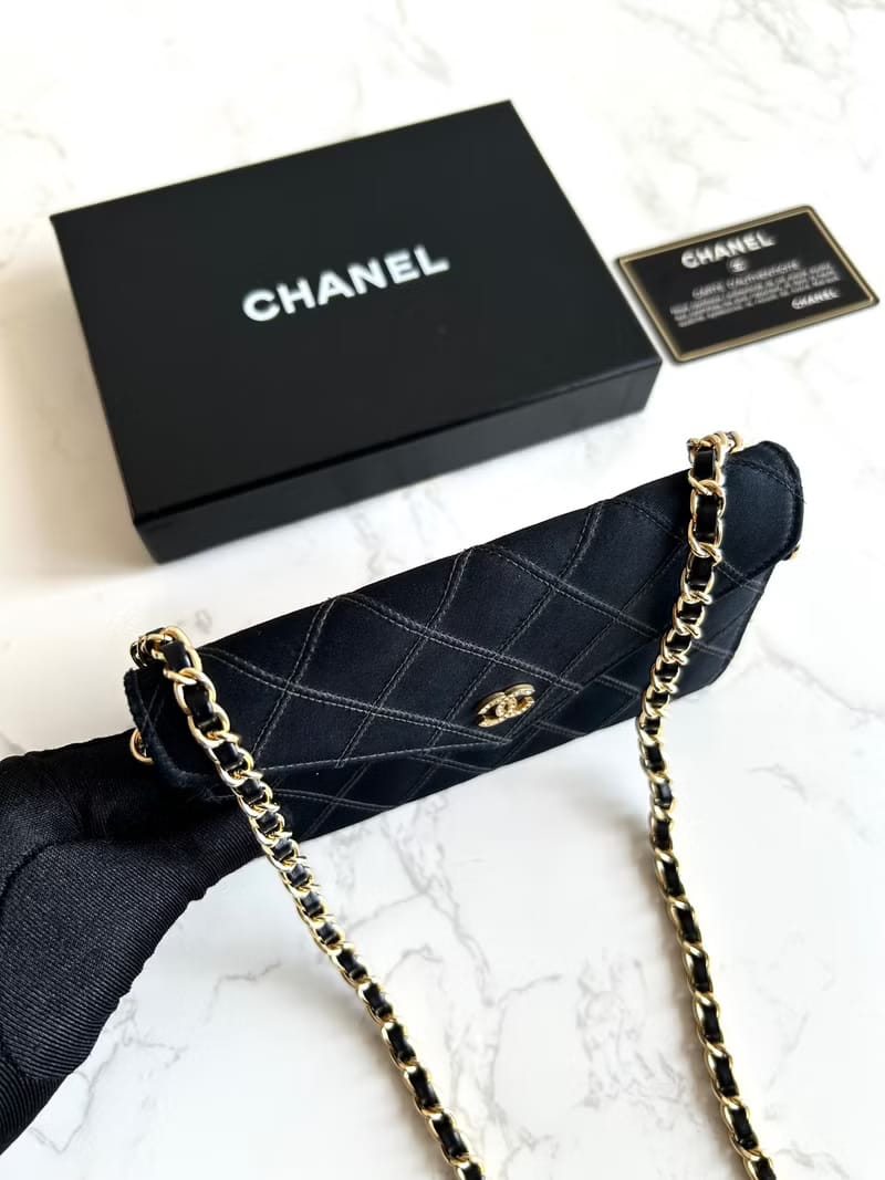Chanel 黑色絲絹水鑽斜背包/單肩包/側背包