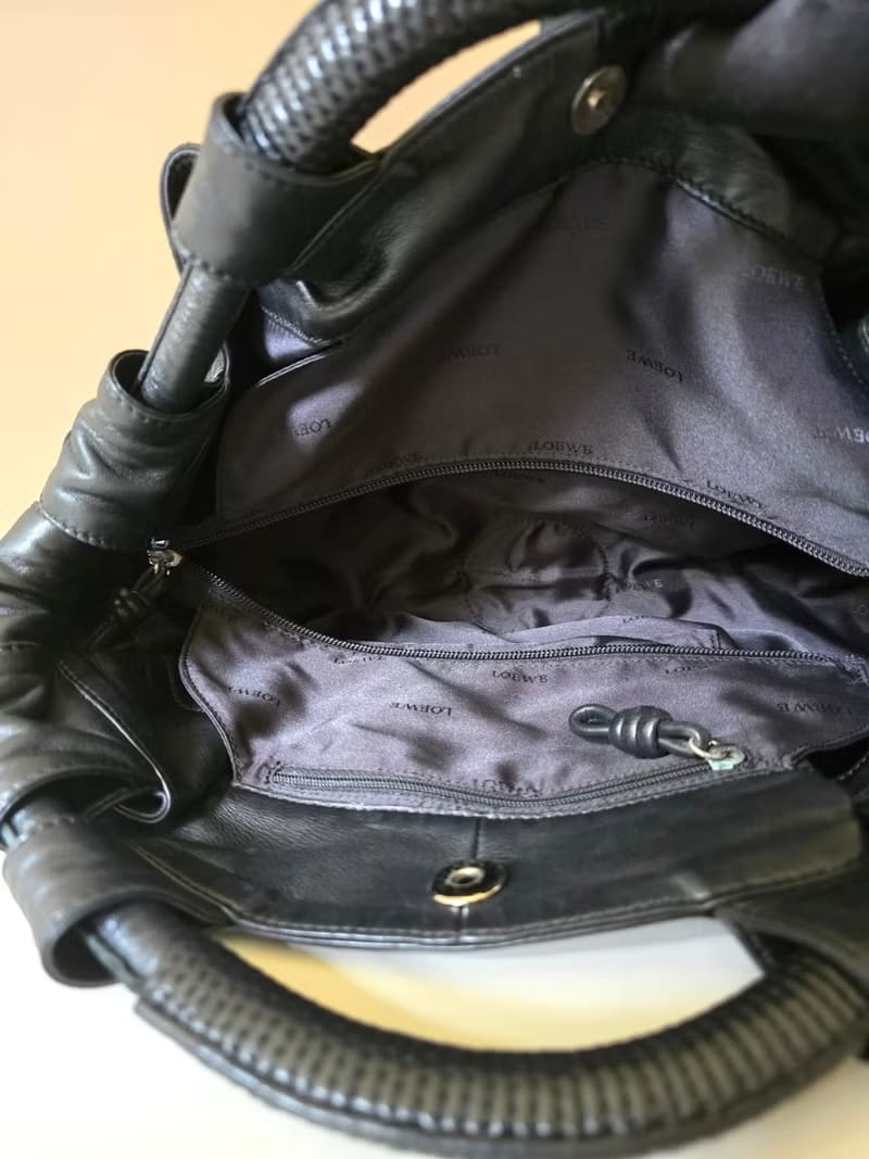 Loewe黑色壓紋納帕包/手提包