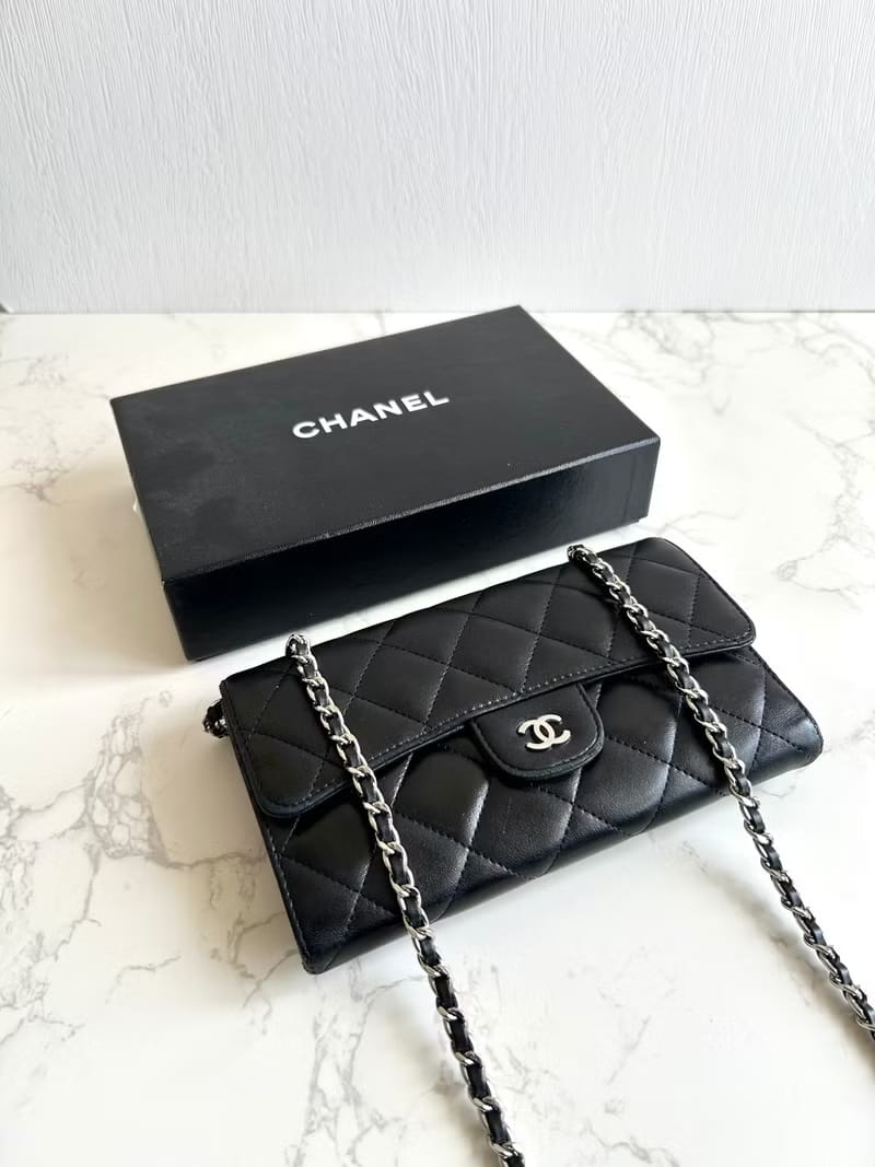 Chanel black WOC leather side bag/oblique bag/long clip