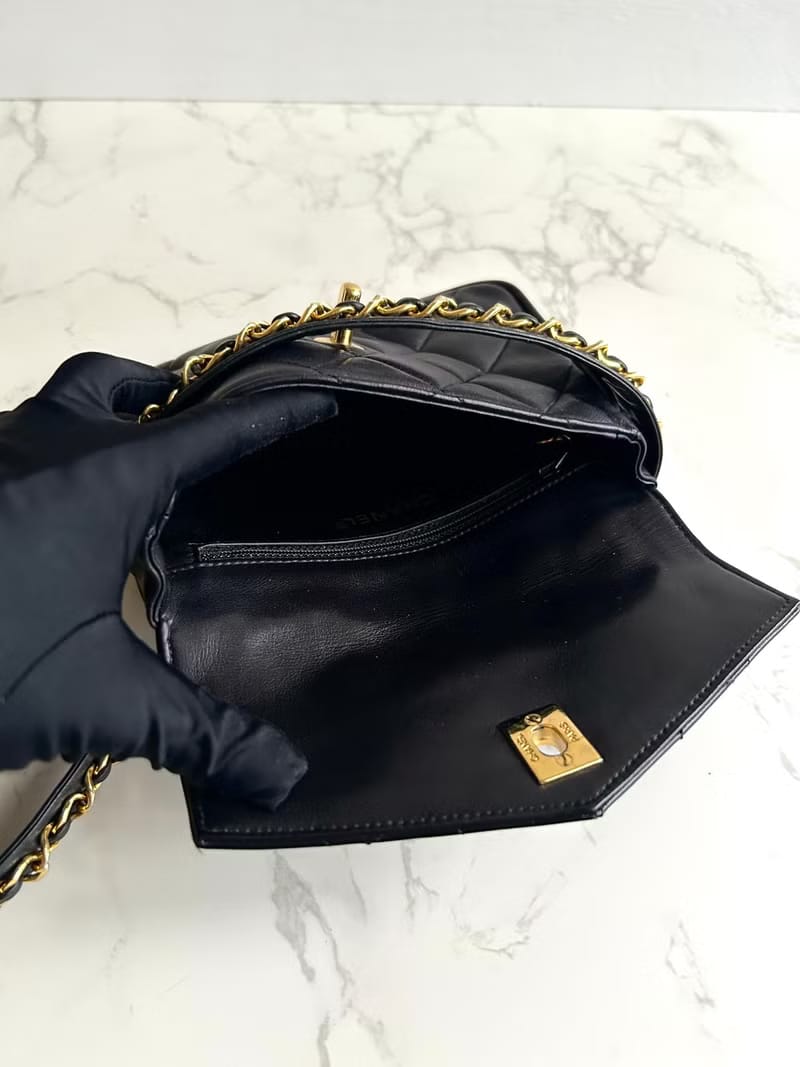 Chanel黑色金扣單肩包/腰帶包//側背包