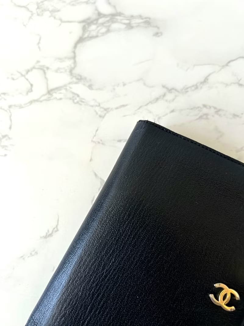 Chanel黑色皮革中短夾/旅行護照套/錢包