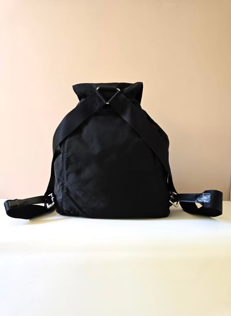 Prada黑色銀標尼龍雙肩包/後背包/背囊