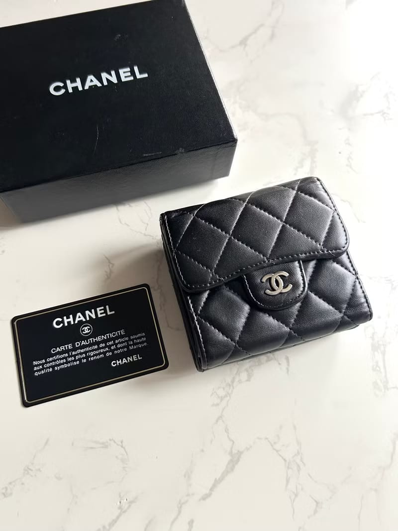 Chanel雙面黑銀色小羊皮革短夾/皮夾 錢包/中夾