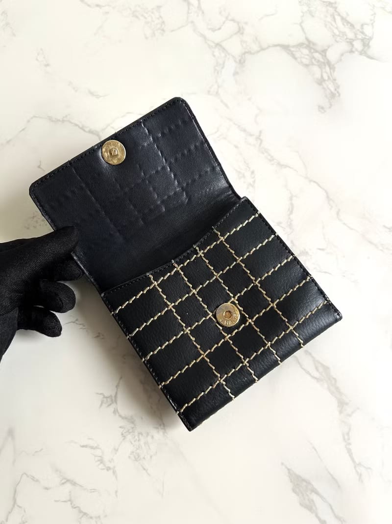 稀有中古二手Chanel黑色外縫線金扣皮革短夾銀包