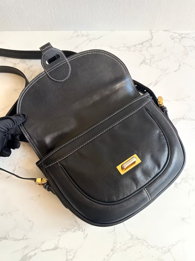 Loewe黑金色Anagram半月馬鞍包/側背包/斜背包/單肩包