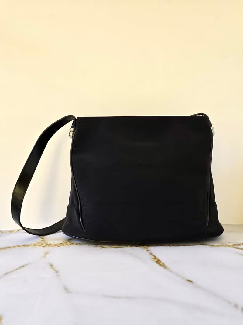 Loewe黑色銀雕刻扣拼皮流浪包/側背包/單肩包