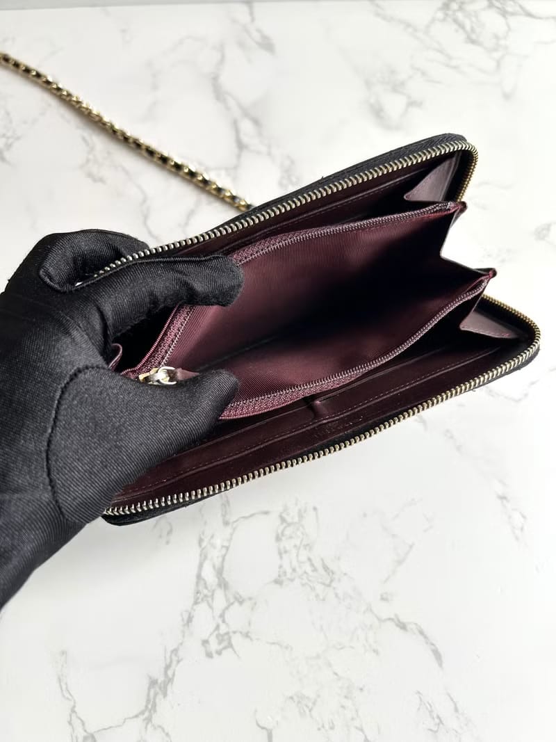Chanel black WOC leather side bag/oblique bag/long clip