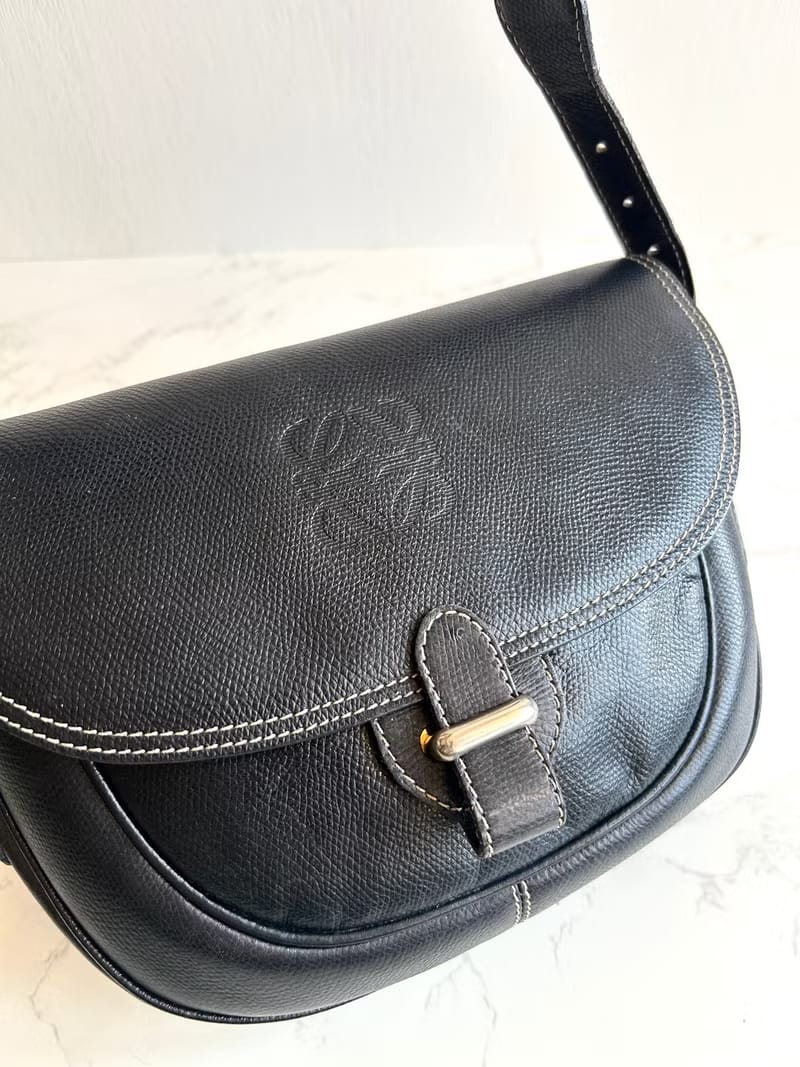 Loewe黑金色Anagram半月馬鞍包/側背包/斜背包/單肩包