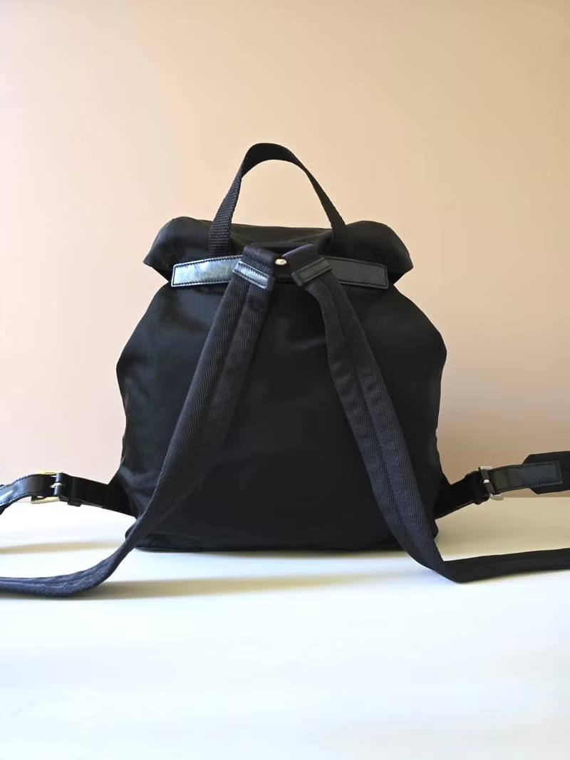 Prada黑色銀標尼龍雙肩包/後背包/背囊