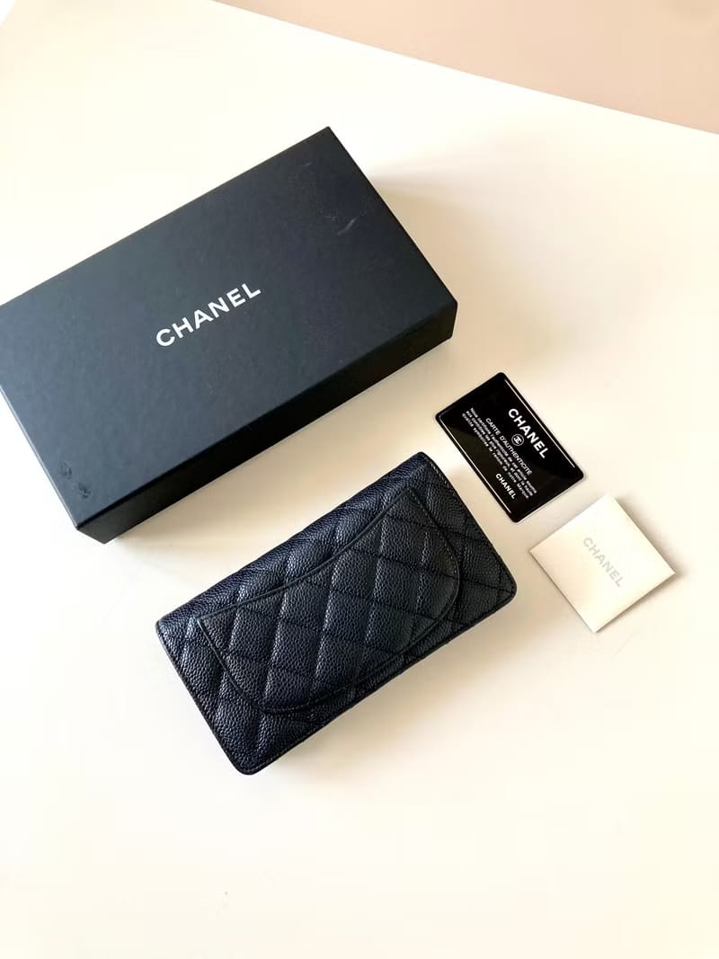 Chanel黑色金扣魚子醬皮革長夾錢包