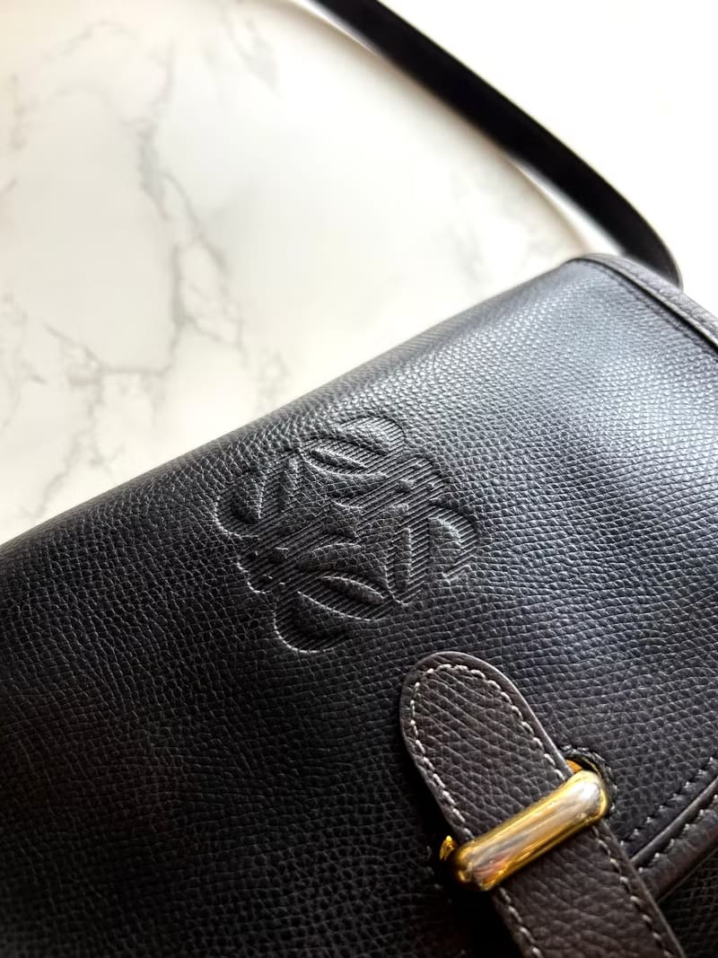 Loewe黑金色Anagram馬鞍側背包 斜背包