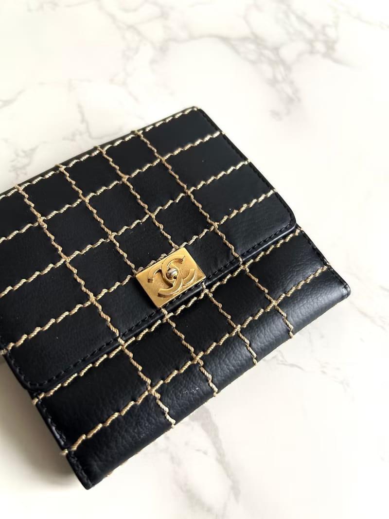 稀有中古二手Chanel黑色外縫線金扣皮革短夾銀包