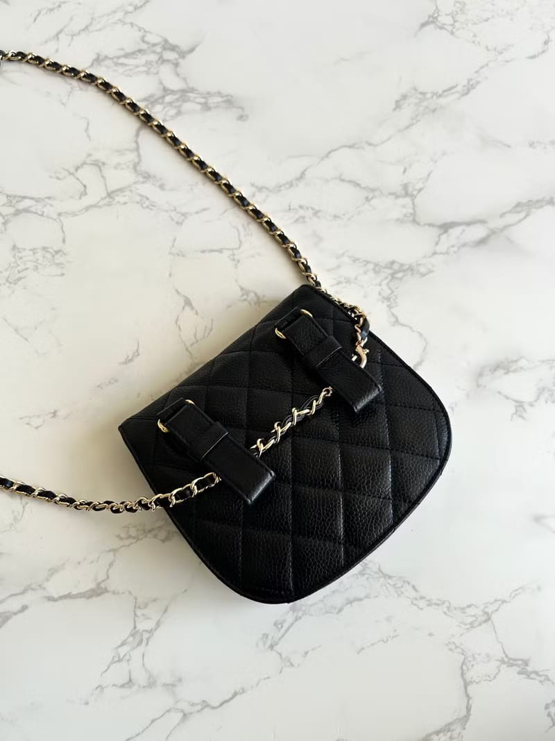 Chanel黑色金旋轉扣馬鞍包/斜背包/單肩包/側背包