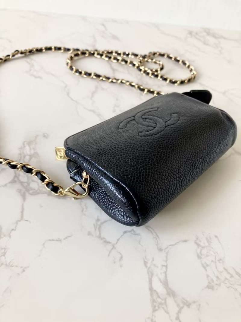 Chanel黑色魚子醬皮革斜背包/單肩包/側背包