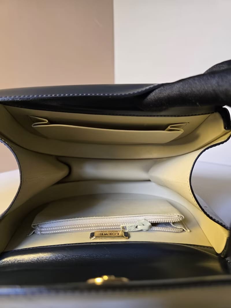 Loewe博物館半月包/側背包/斜背包 /單肩包