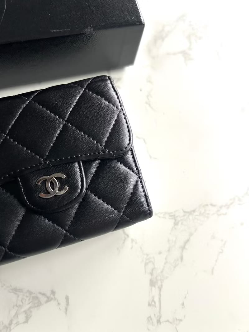 Chanel雙面黑銀色小羊皮革短夾/皮夾 錢包/中夾