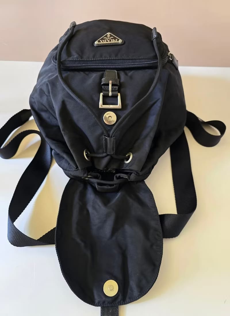 Prada黑色銀標尼龍雙肩包/後背包/背囊