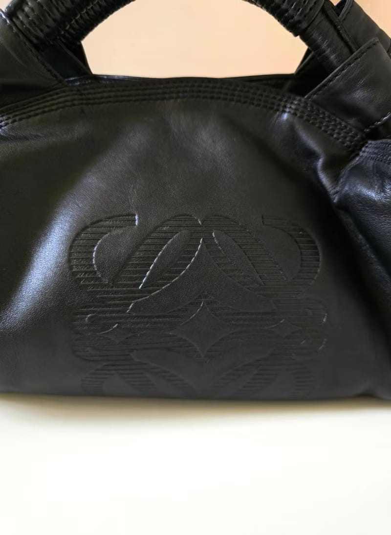 Loewe黑色壓紋納帕包/手提包
