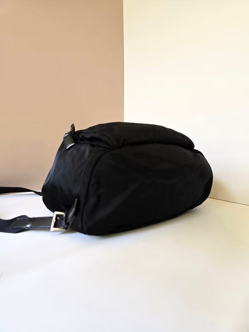 Prada黑色銀標尼龍雙肩包/後背包/背囊