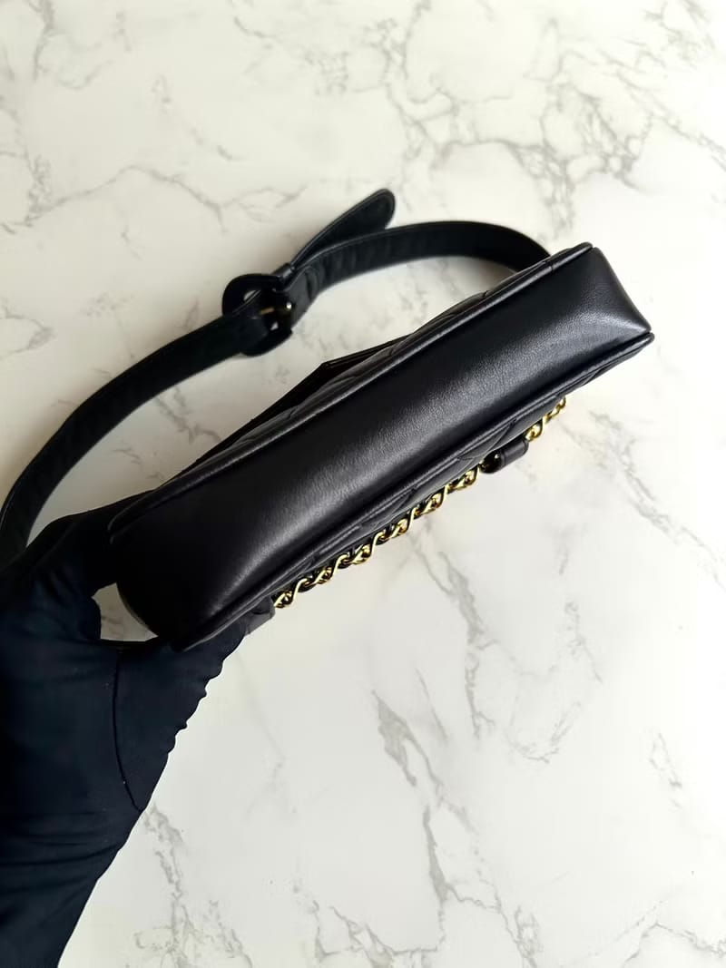 Chanel黑色金扣單肩包/腰帶包//側背包