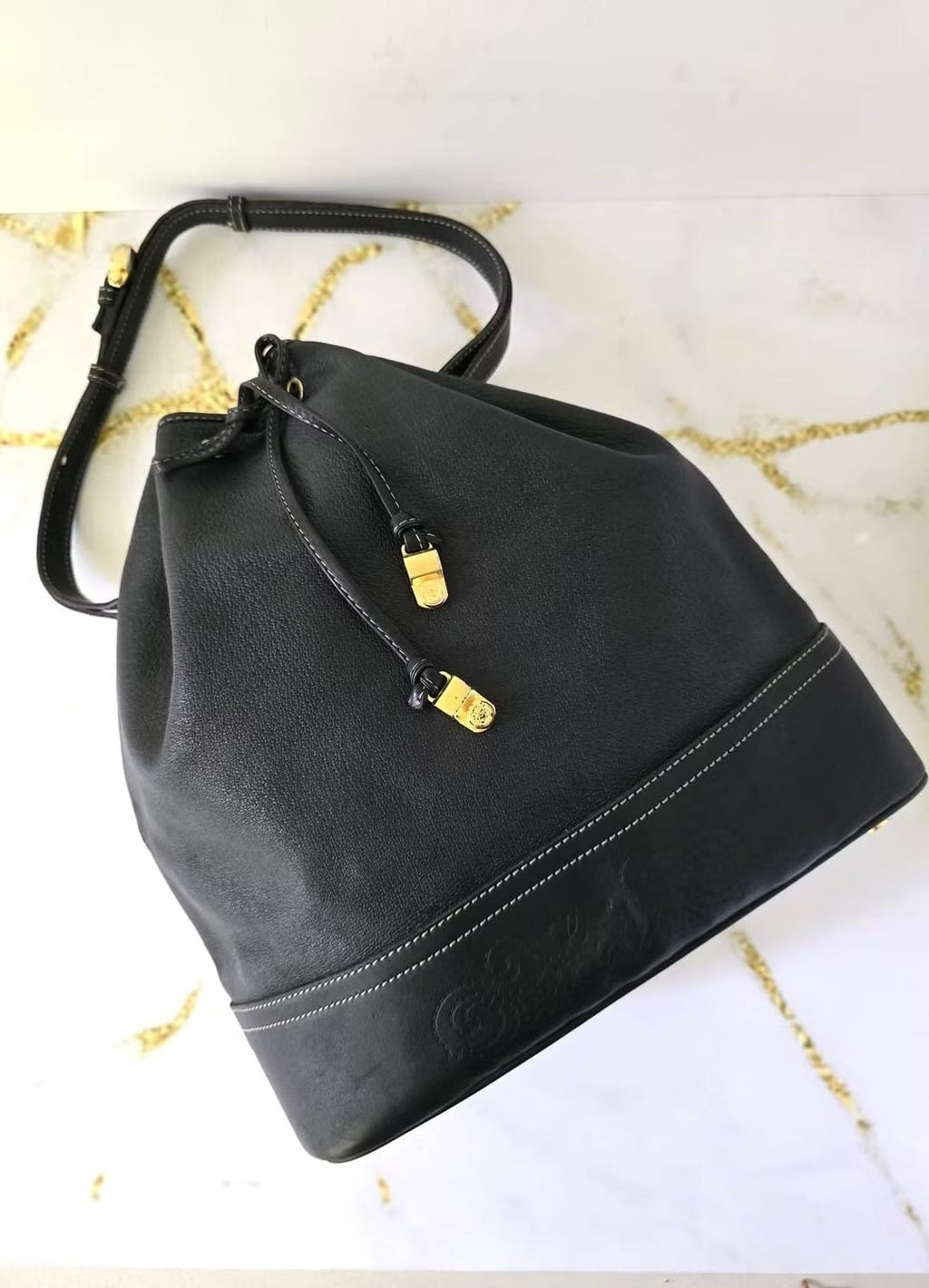 Loewe 黑金雕刻水桶包/單肩包/斜背包/側背包
