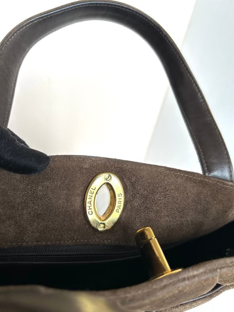 Chanel咖啡金色旋轉扣凱莉包/手提包