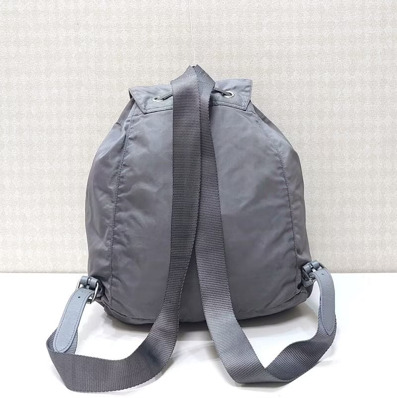 Prada 銀灰色銀標雙肩包/後背包/背囊