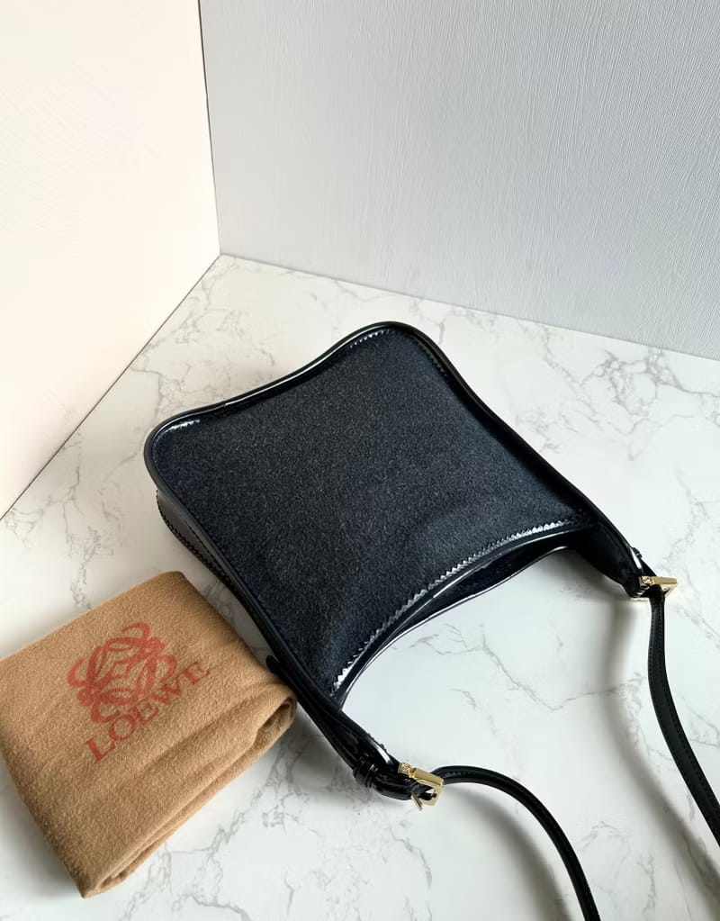 稀有Loewe黑灰色毛呢拼皮Anagram刺繡流浪包/側背包