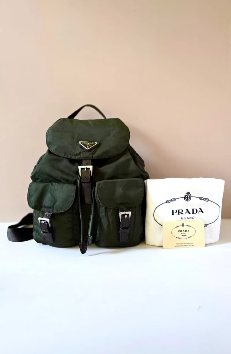 Prada橄欖綠色銀標雙肩包/後背包/背囊