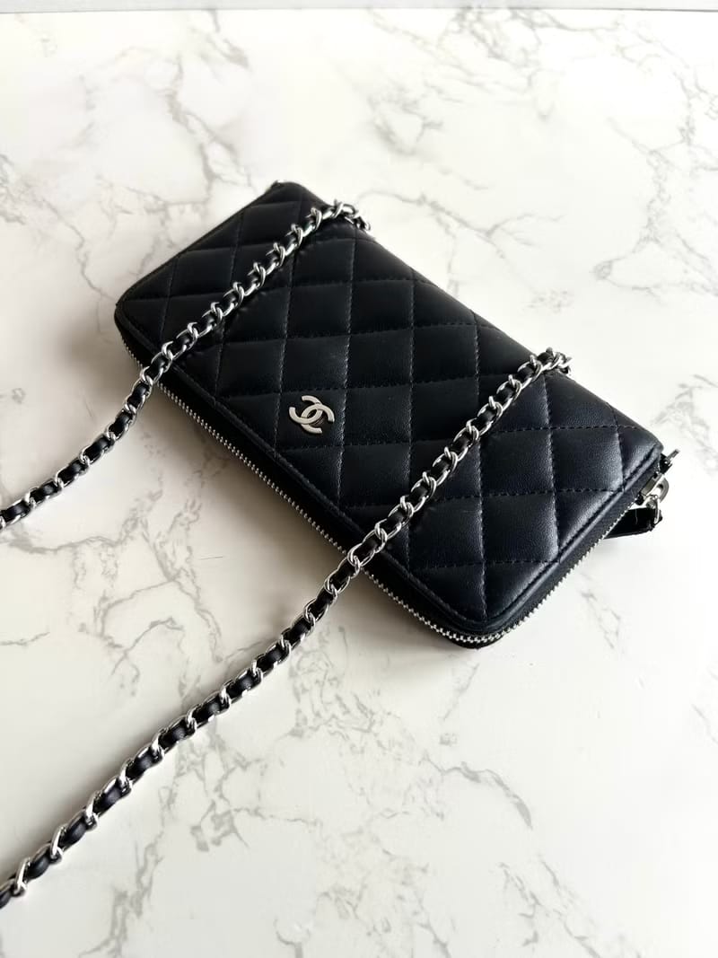 Chanel black WOC leather side bag/oblique bag/long clip