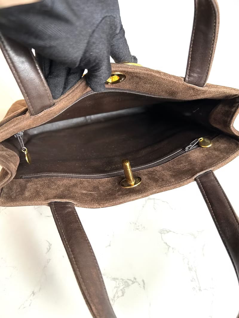 Chanel咖啡金色旋轉扣凱莉包/手提包