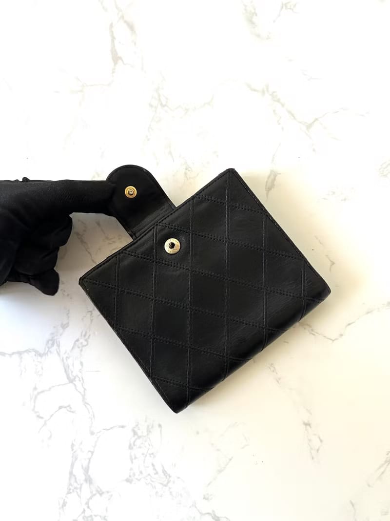 Chanel雙面小羊皮革黑色短夾小銀包