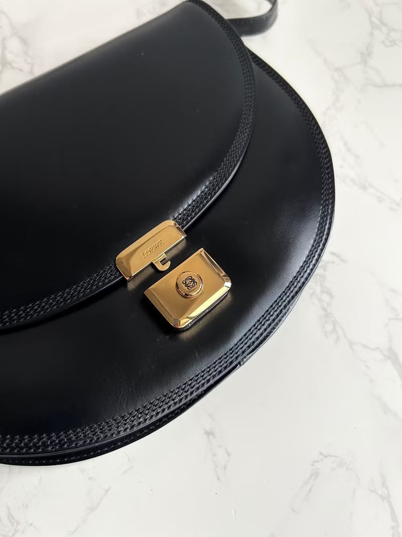 Loewe黑金色半月側背包/斜背包/單肩包