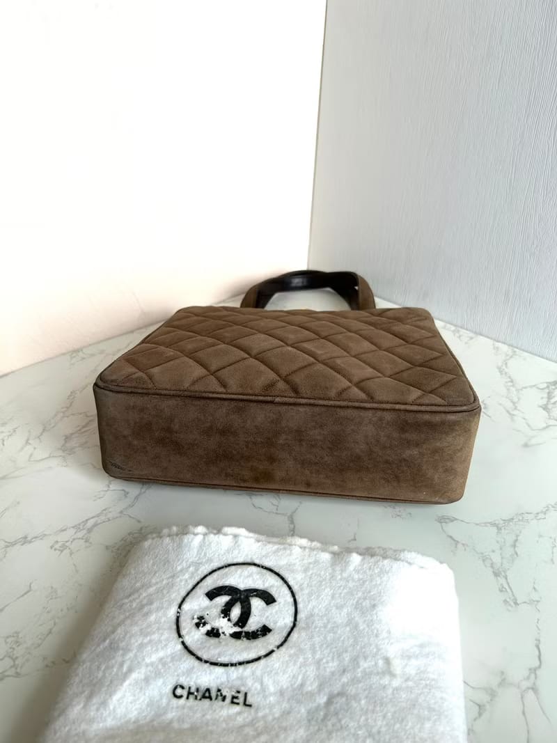 Chanel咖啡金色旋轉扣凱莉包/手提包