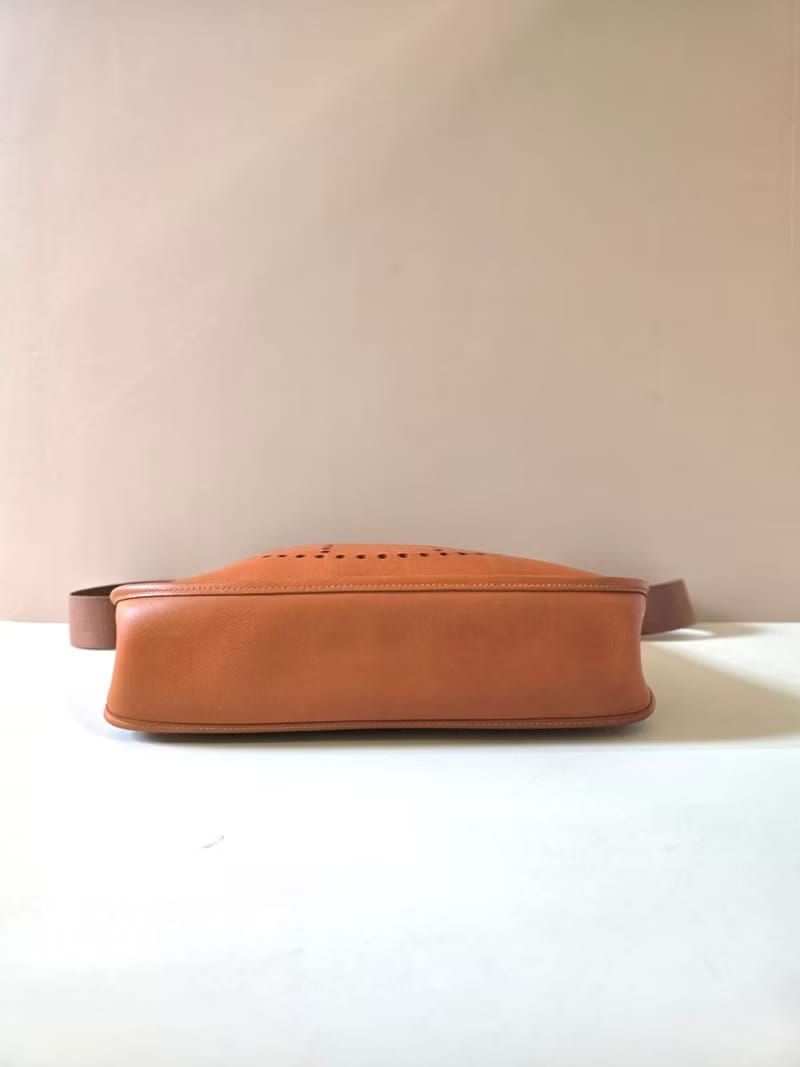 LA LUNE: Pre-owned Hermès Evelyne leather crossbody bag, shoulder bag