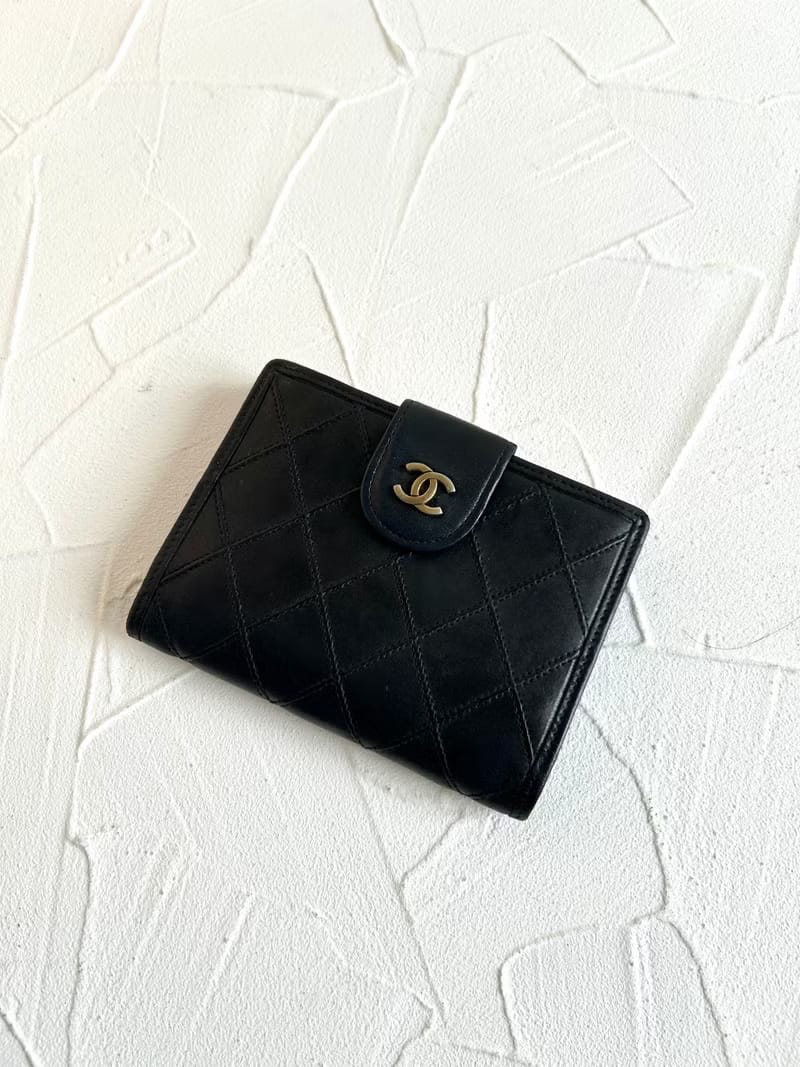 Chanel black lambskin vintage gold-plated bag short wallet/middle wallet/wallet/leather wallet