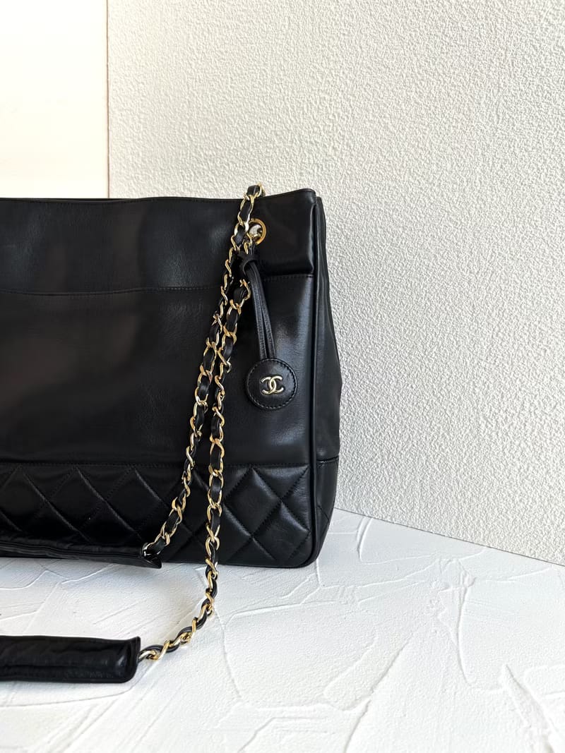 Pre-owned Chanel Matelassé Black and Gold Leather Chain Tote Bag / Shoulder Bag / Crossbody Bag