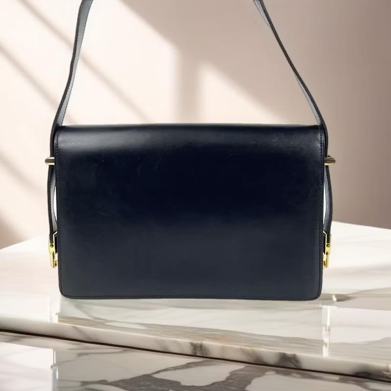 中古Celine黑色金扣翻蓋盒子皮革包 / 側背包