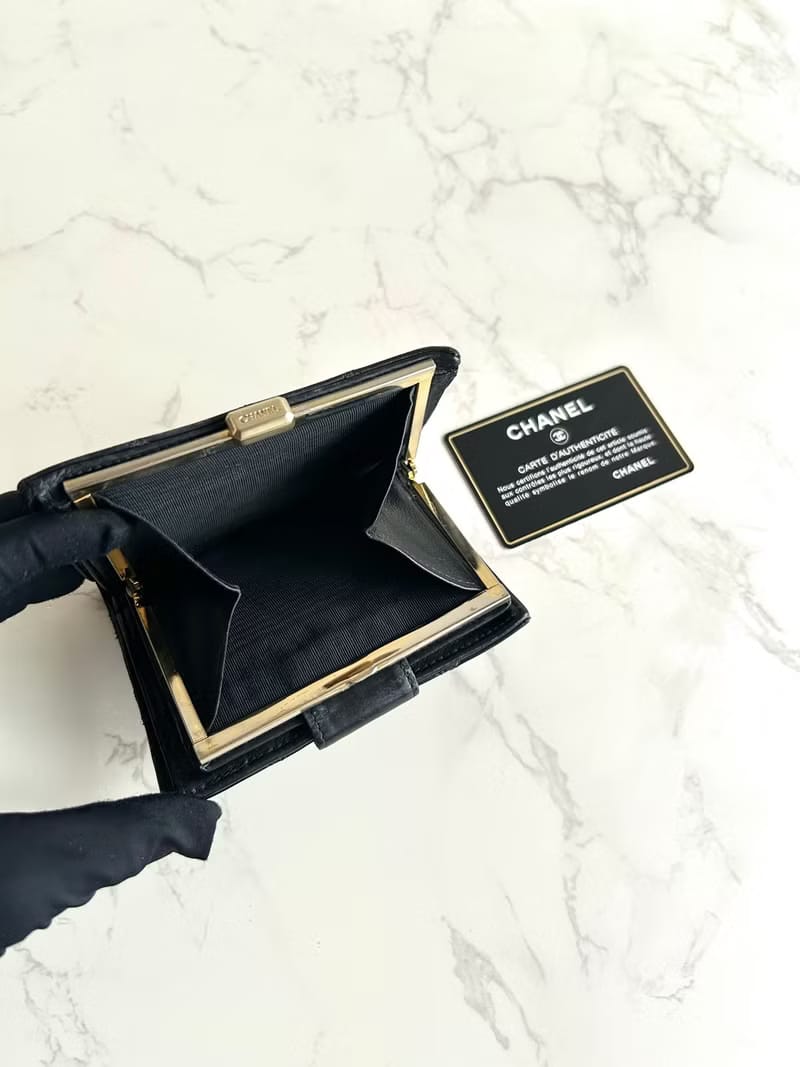 Chanel黑金色羊皮皮革中夾 皮夾 錢包 短夾