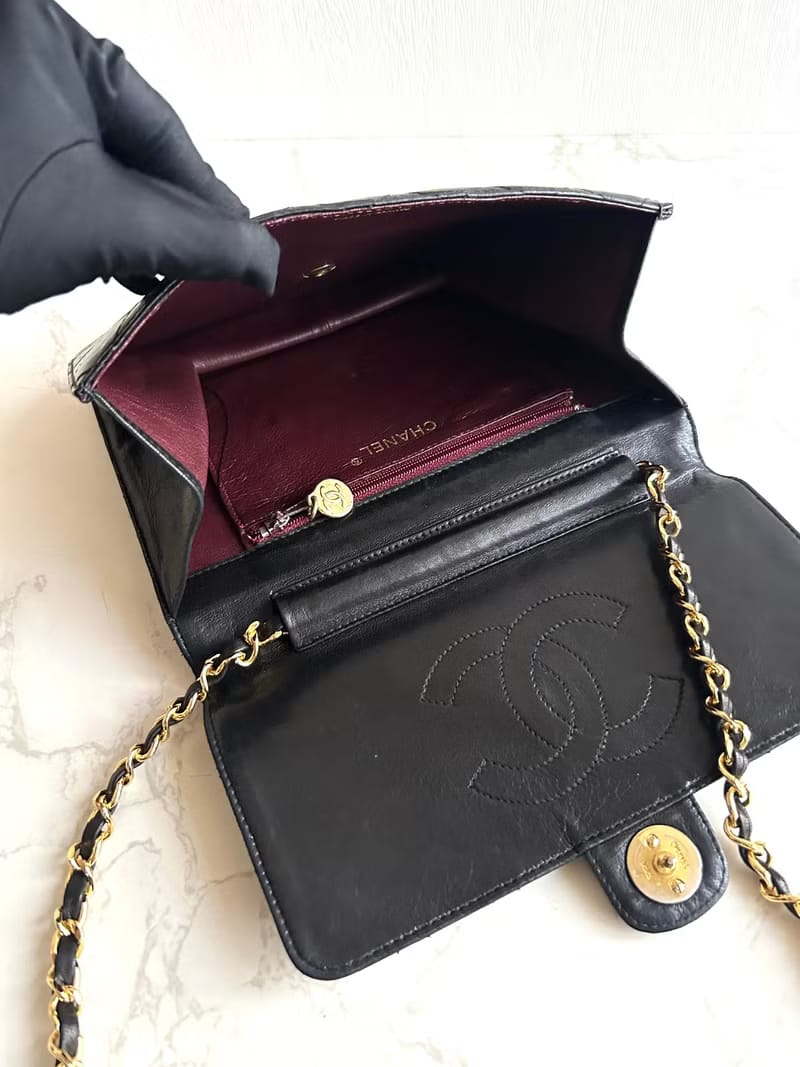 Chanel Black and Gold 22 Matelassé Flap Bag/Crossbody Bag/Shoulder Bag
