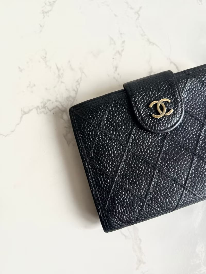 Chanel黑色魚子醬皮革中夾/皮夾/錢包/短夾