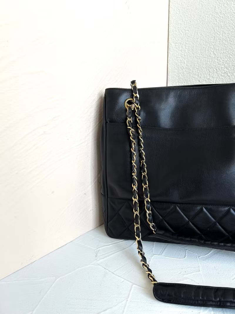 Pre-owned Chanel Matelassé Black and Gold Leather Chain Tote Bag / Shoulder Bag / Crossbody Bag