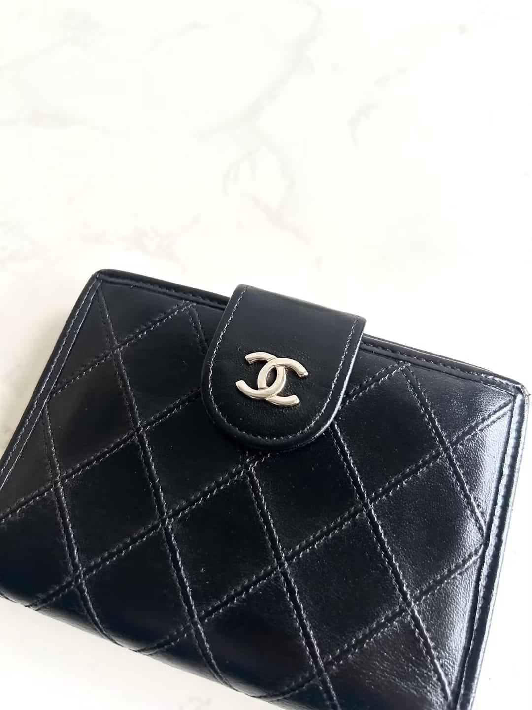 Chanel Black Lambskin Kiss Lock Pouch/Medium Wallet/Wallet/Small Wallet