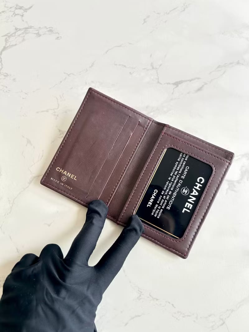 Chanel 黑色小羊皮革中夾/短夾